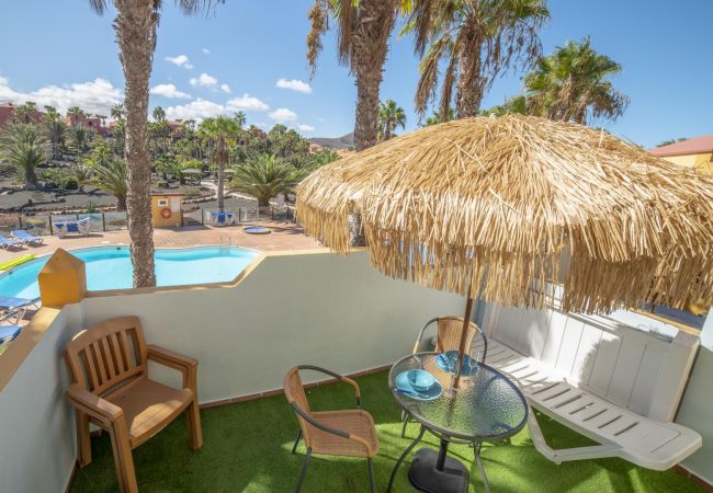  in Corralejo - Oasis Royal 13 pool view apartment Corralejo by Lightbooking