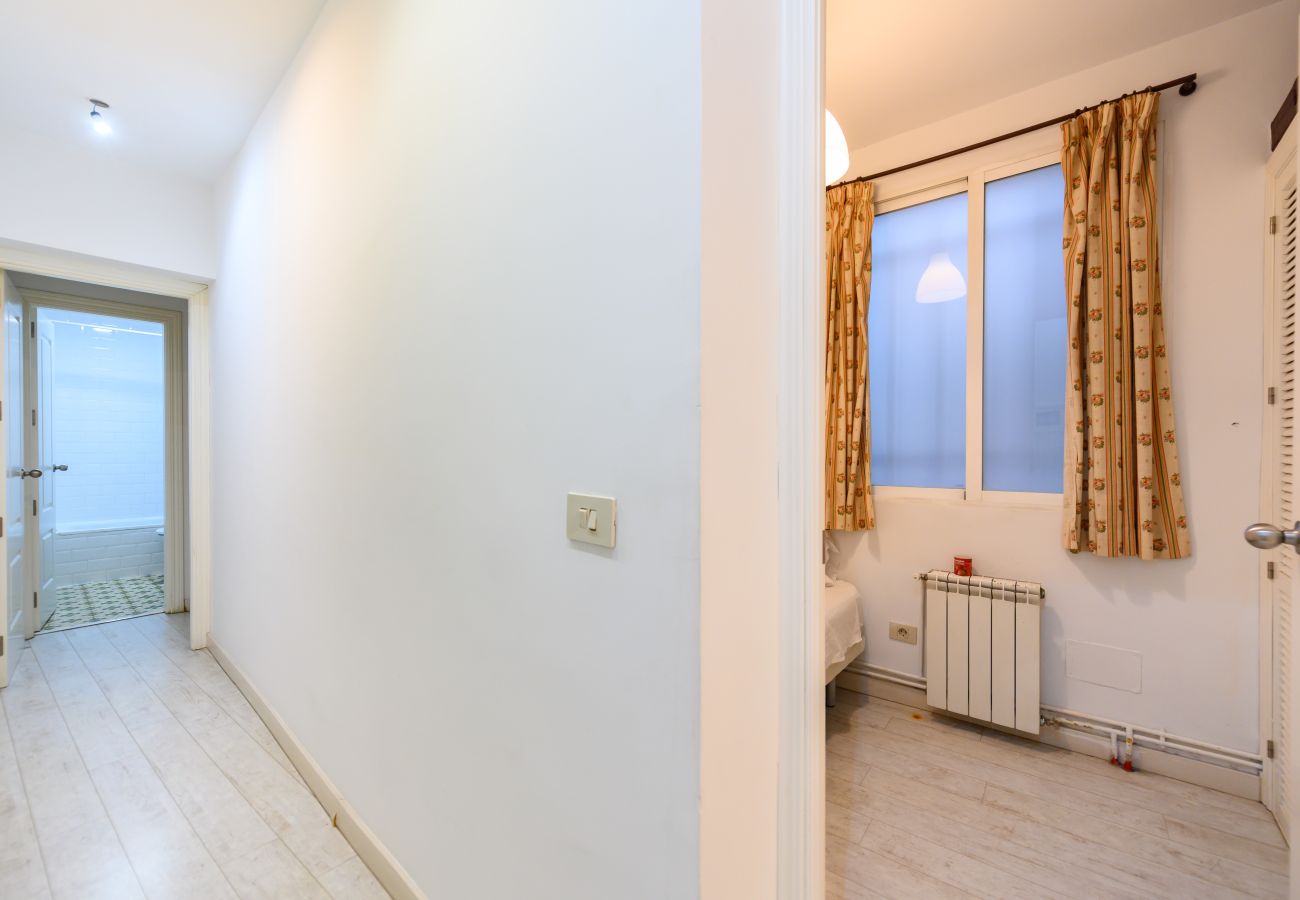 Apartment in Madrid - M (ESA81) Apto. Tribunal-Malasaña-Chueca