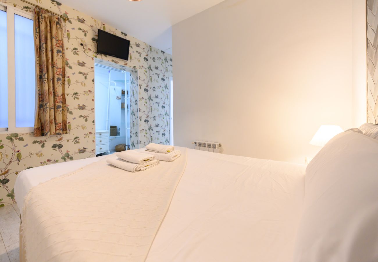 Apartment in Madrid - M (ESA81) Apto. Tribunal-Malasaña-Chueca