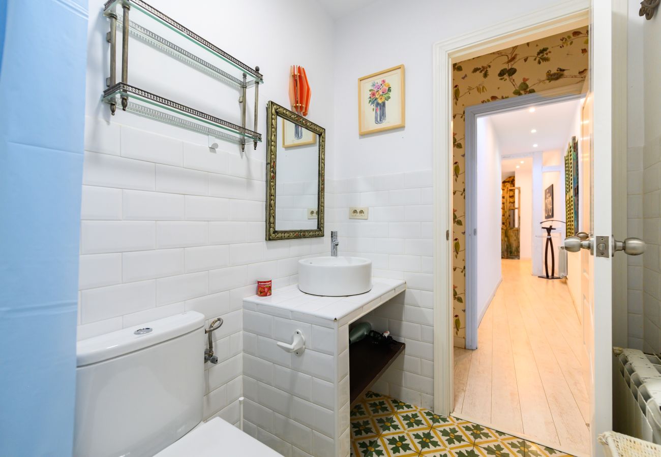 Apartment in Madrid - M (ESA81) Apto. Tribunal-Malasaña-Chueca