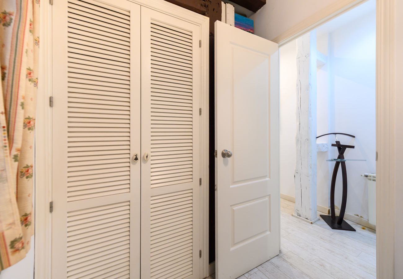 Apartment in Madrid - M (ESA81) Apto. Tribunal-Malasaña-Chueca