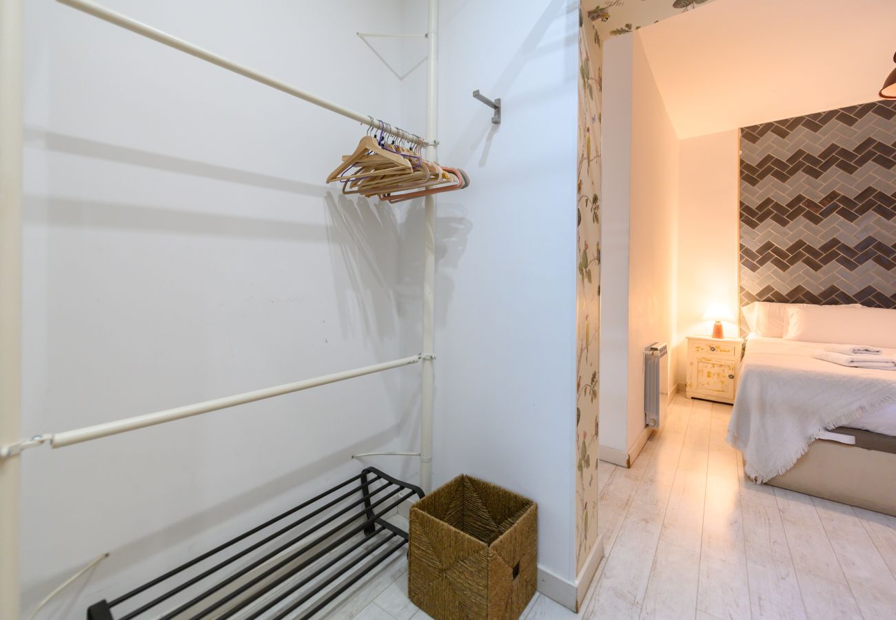 Apartment in Madrid - M (ESA81) Apto. Tribunal-Malasaña-Chueca