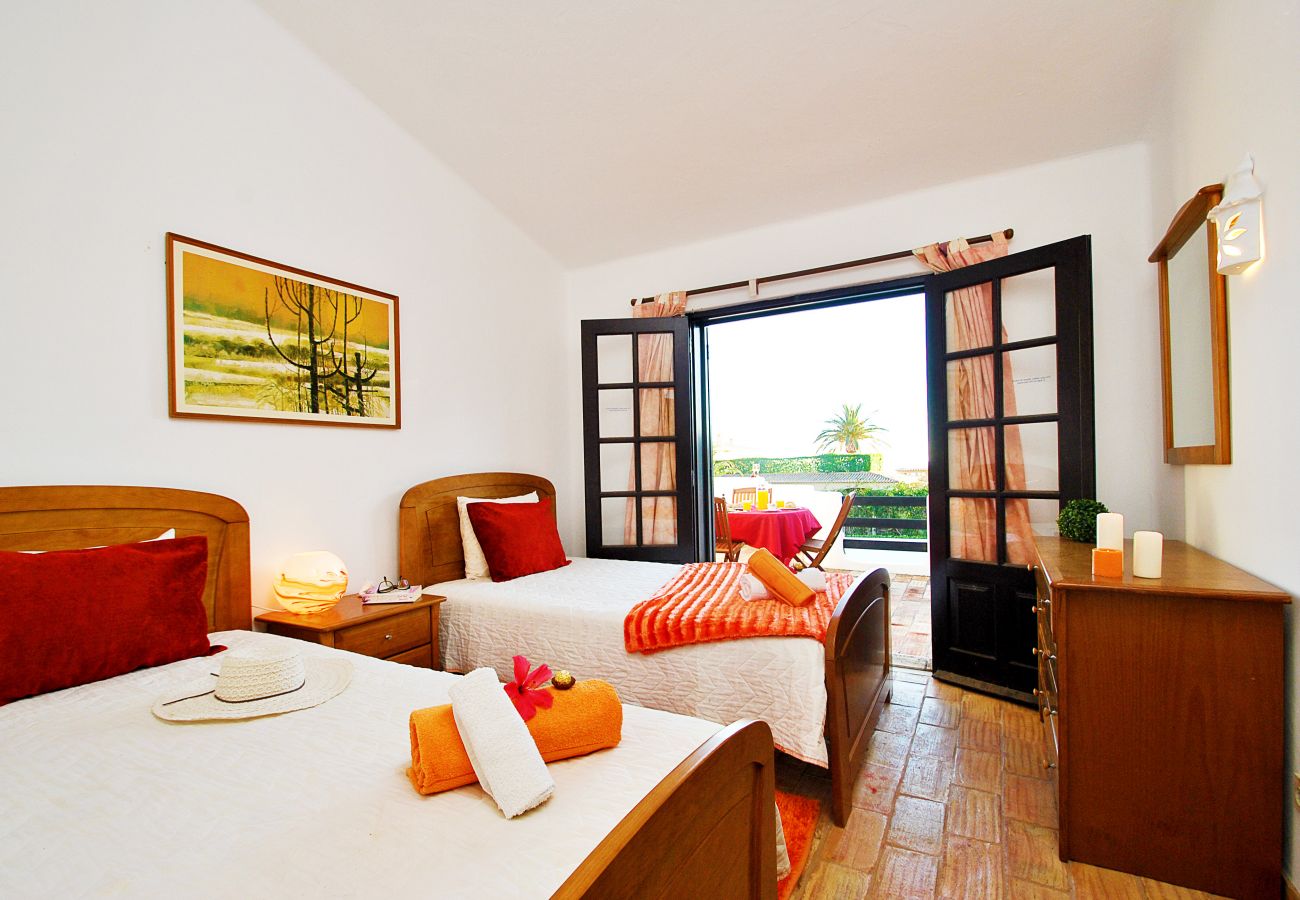 Villa in Albufeira - Villa of 5 bedrooms to 400 m beach