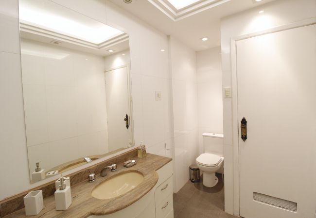 Modern and large bathroom