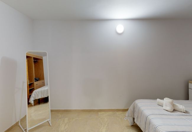 Apartment in San Bartolomé de Tirajana - Playa del Inglés 4 people wifi by Lightbooking