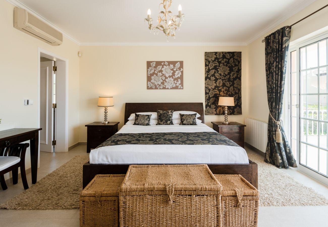 Villa in Quinta do Lago - Villa of 3 bedrooms to 1 km beach