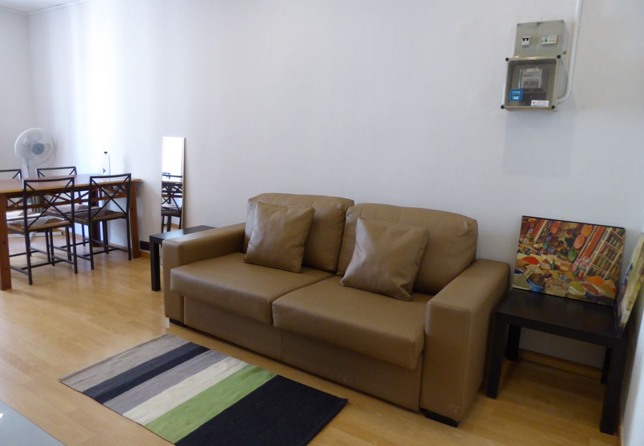 Apartment in Barcelona - Lovely flat for rent by days in Barcelona center, Gracia. Sunny light, comfort and quiet.