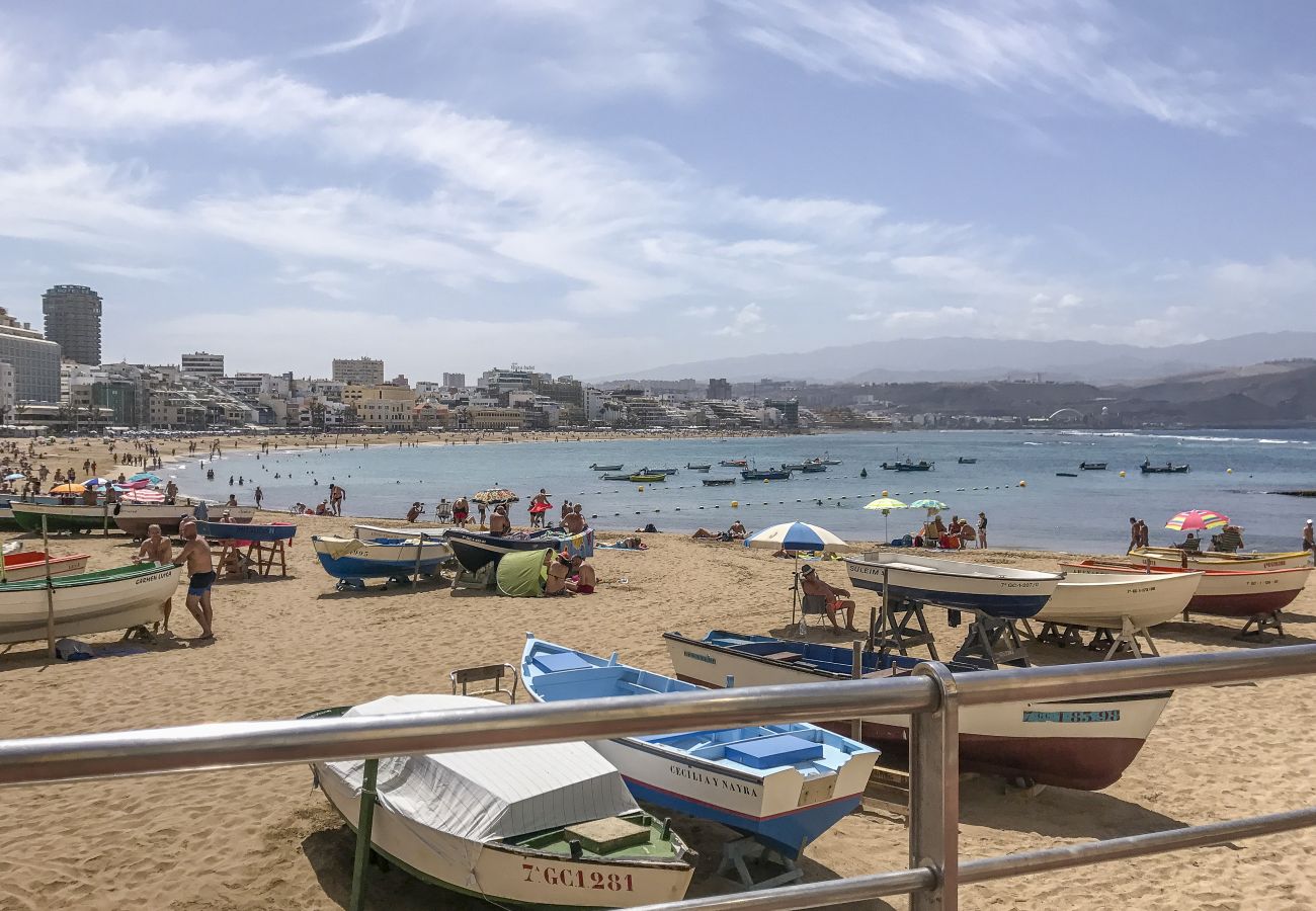 Studio in Las Palmas de Gran Canaria - Studio at Canteras Beach by Lightbooking