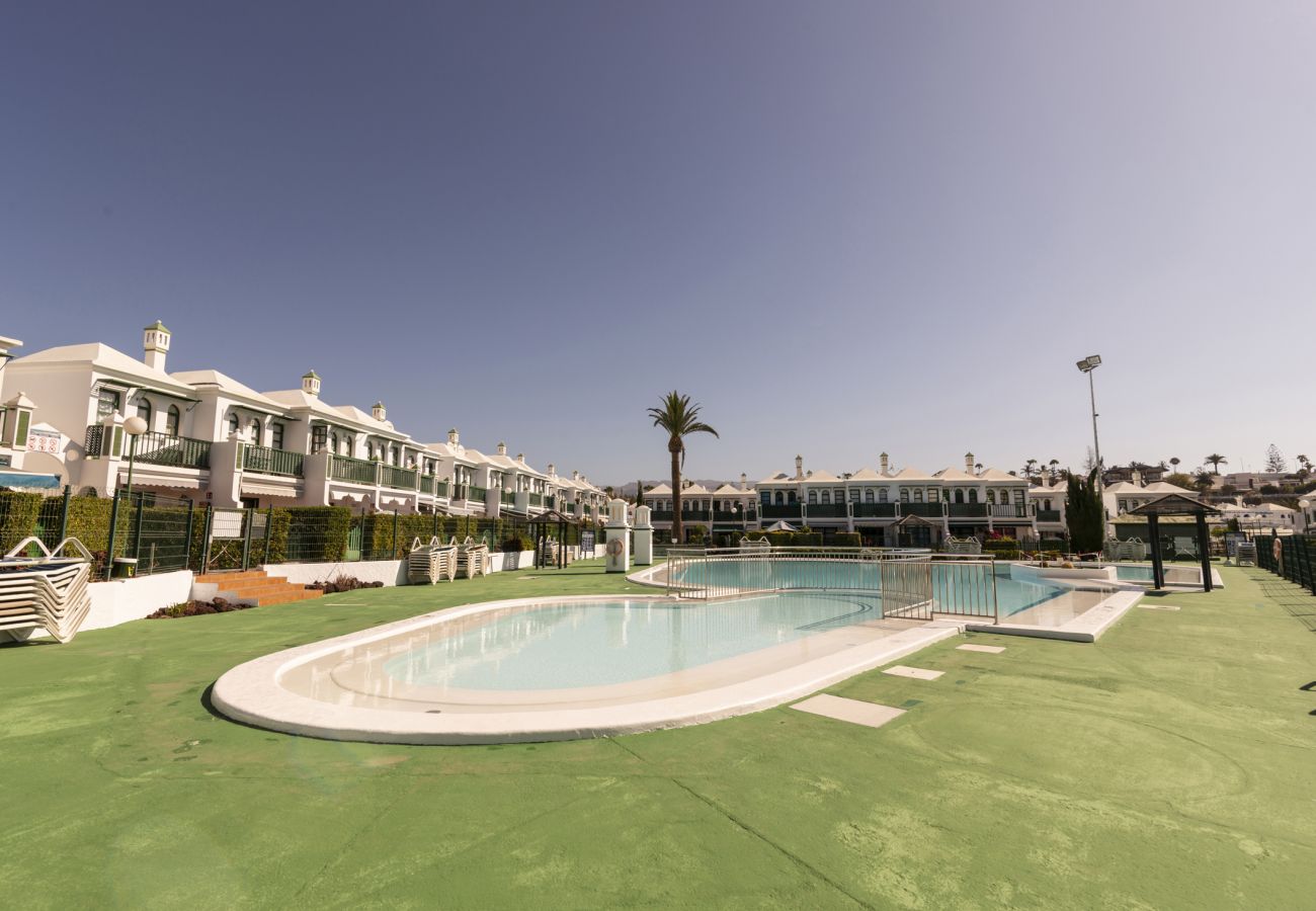 Bungalow in Maspalomas - Maspalomas Bungalow terraza y piscina 1139