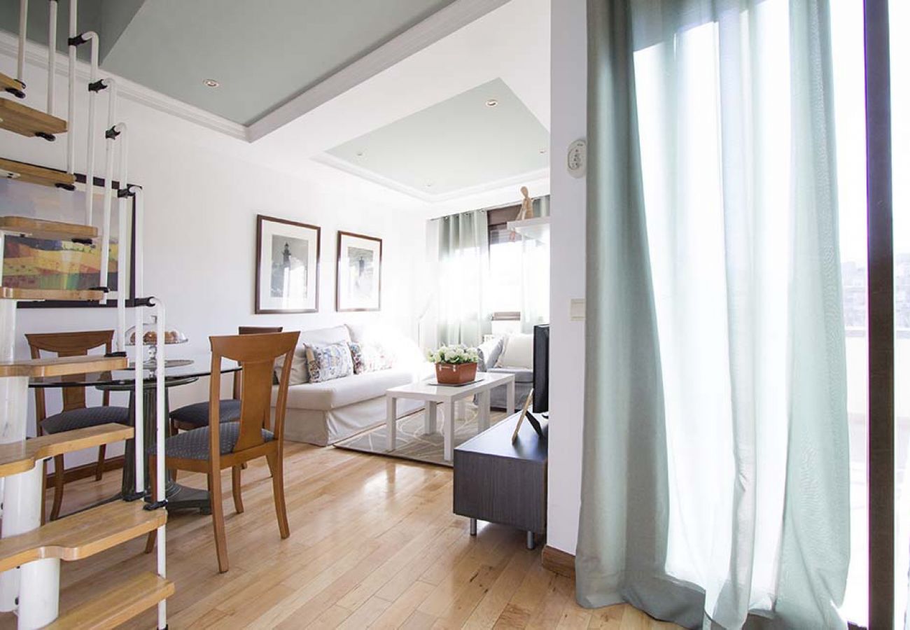 Apartment in Madrid - ATOCHA-M30- H. GREGORIO MARAÑON ATICO DUPLEX TERRAZA - 6 PAX