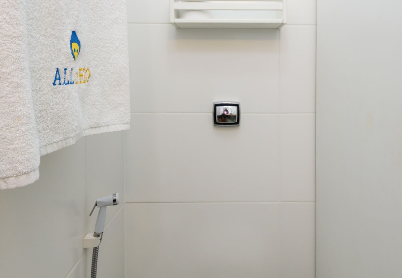 Bathroom equipped with a well-functioning shower