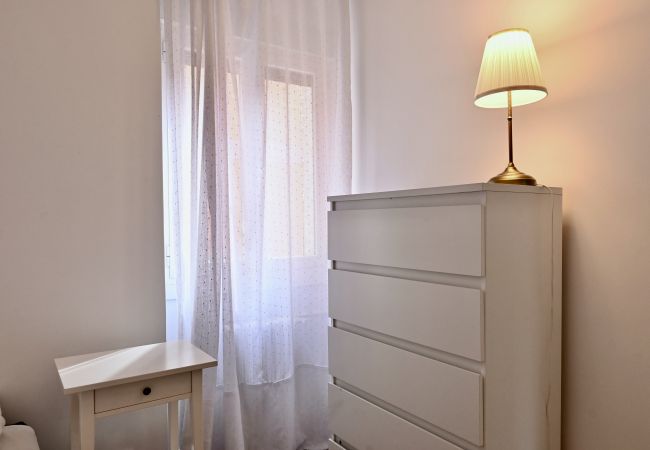 Apartment in Madrid - MADRID RIO - PALACIO REAL- HOSPITAL 12 OCTUBRE -3 ROOMS - 2 BATHROOMS