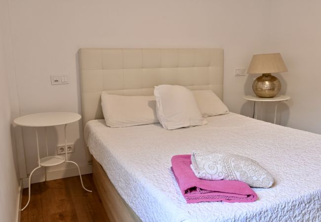 Apartment in Madrid - MADRID RIO - PALACIO REAL- HOSPITAL 12 OCTUBRE -3 ROOMS - 2 BATHROOMS