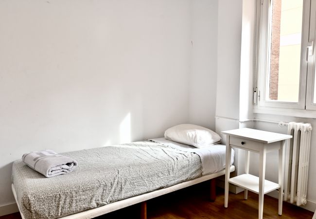 Apartment in Madrid - M (SCA32) Ap. Pradera San Isidro MADinRÍO Apartment in Madrid - M (SCA32) Ap. Pradera San Isidro MADinRÍO