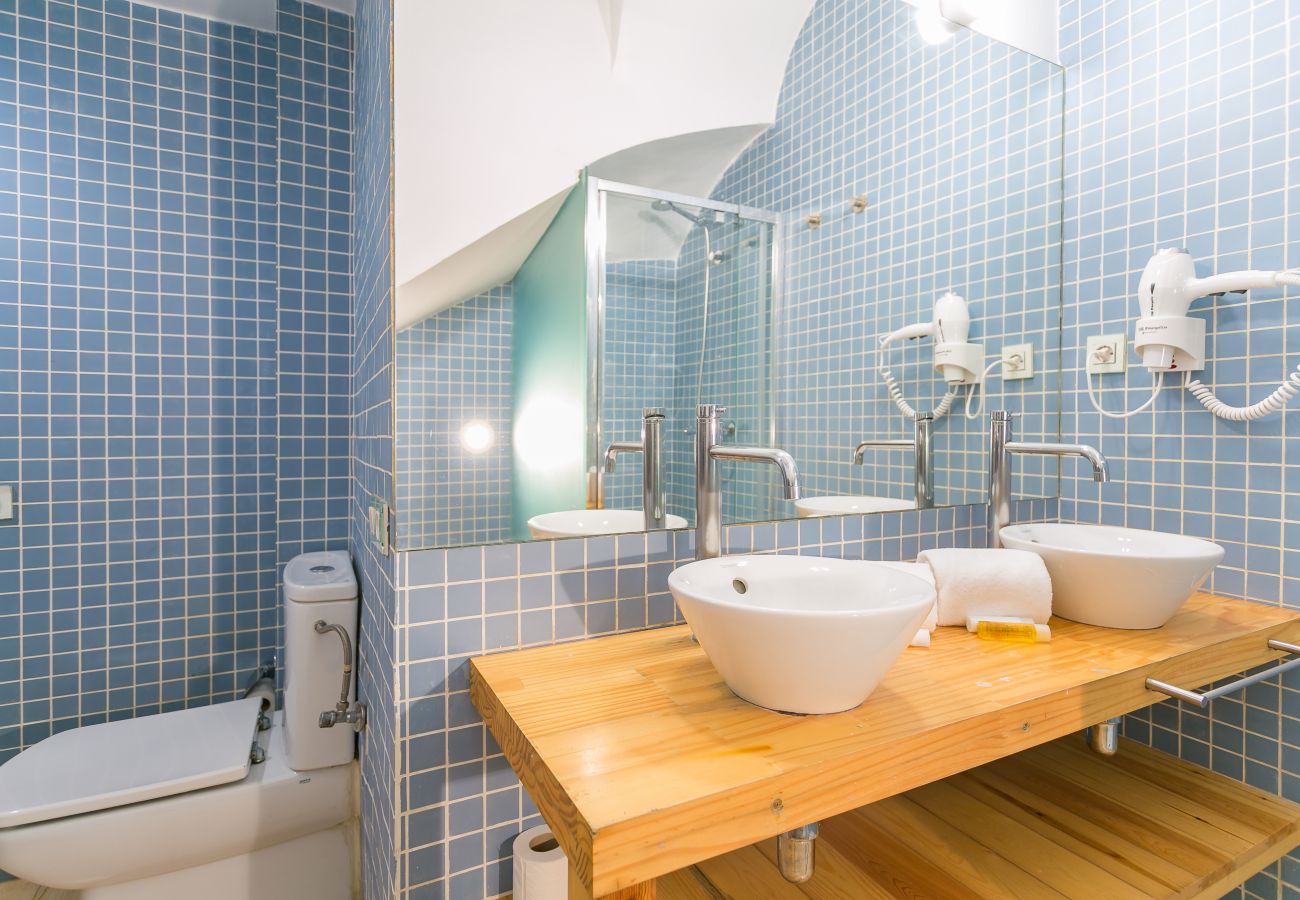 bathroom with two sinks and large mirror in BARCELONETA BEACH