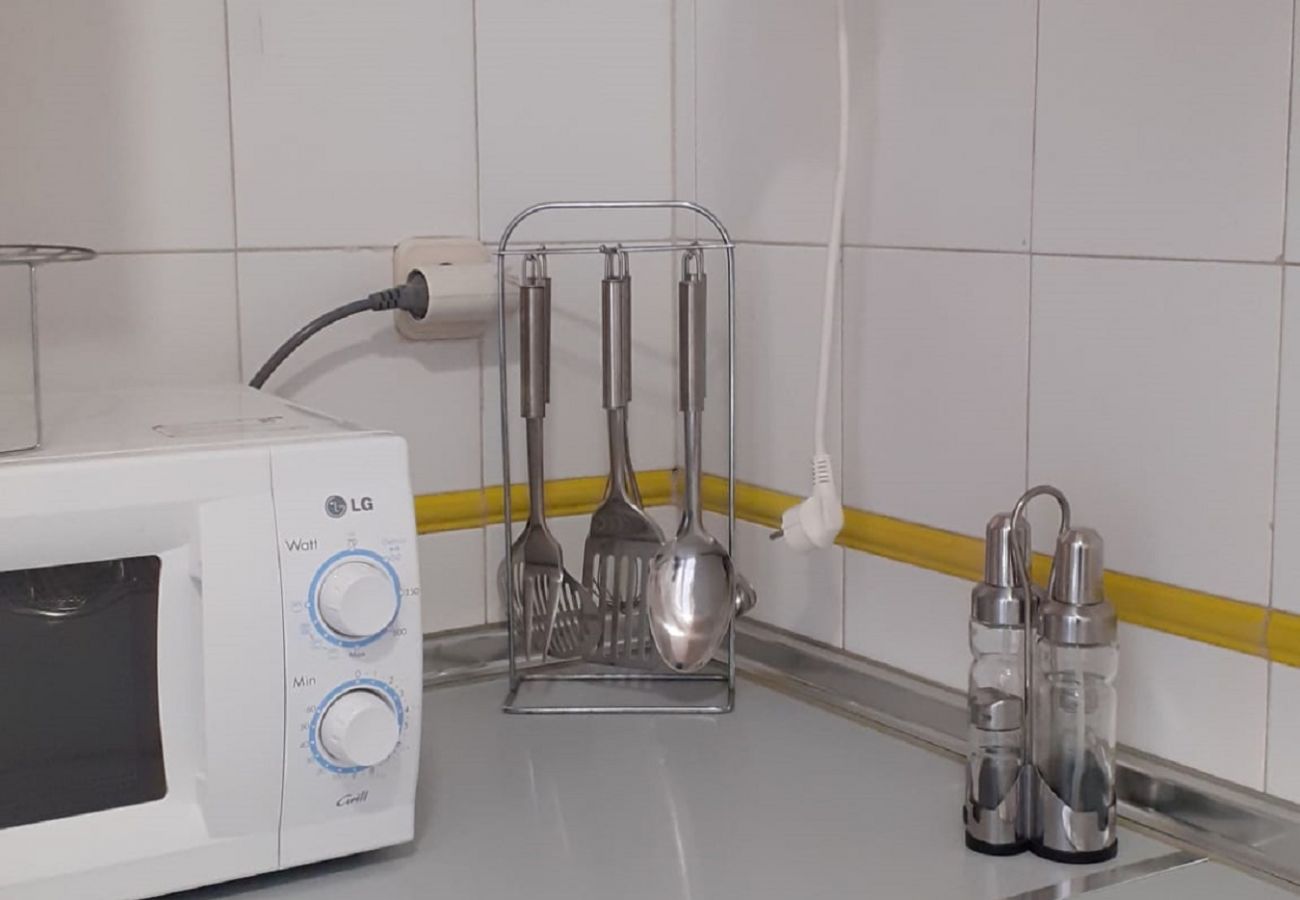 Studio in Madrid - M (ABD13) APARTMENT 4 PAX CITY CENTER- LATINA- SOL