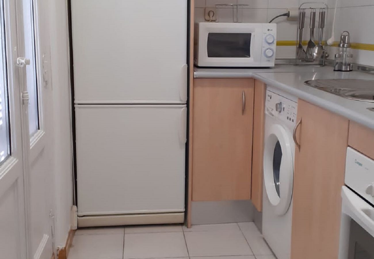 Studio in Madrid - M (ABD13) APARTMENT 4 PAX CITY CENTER- LATINA- SOL