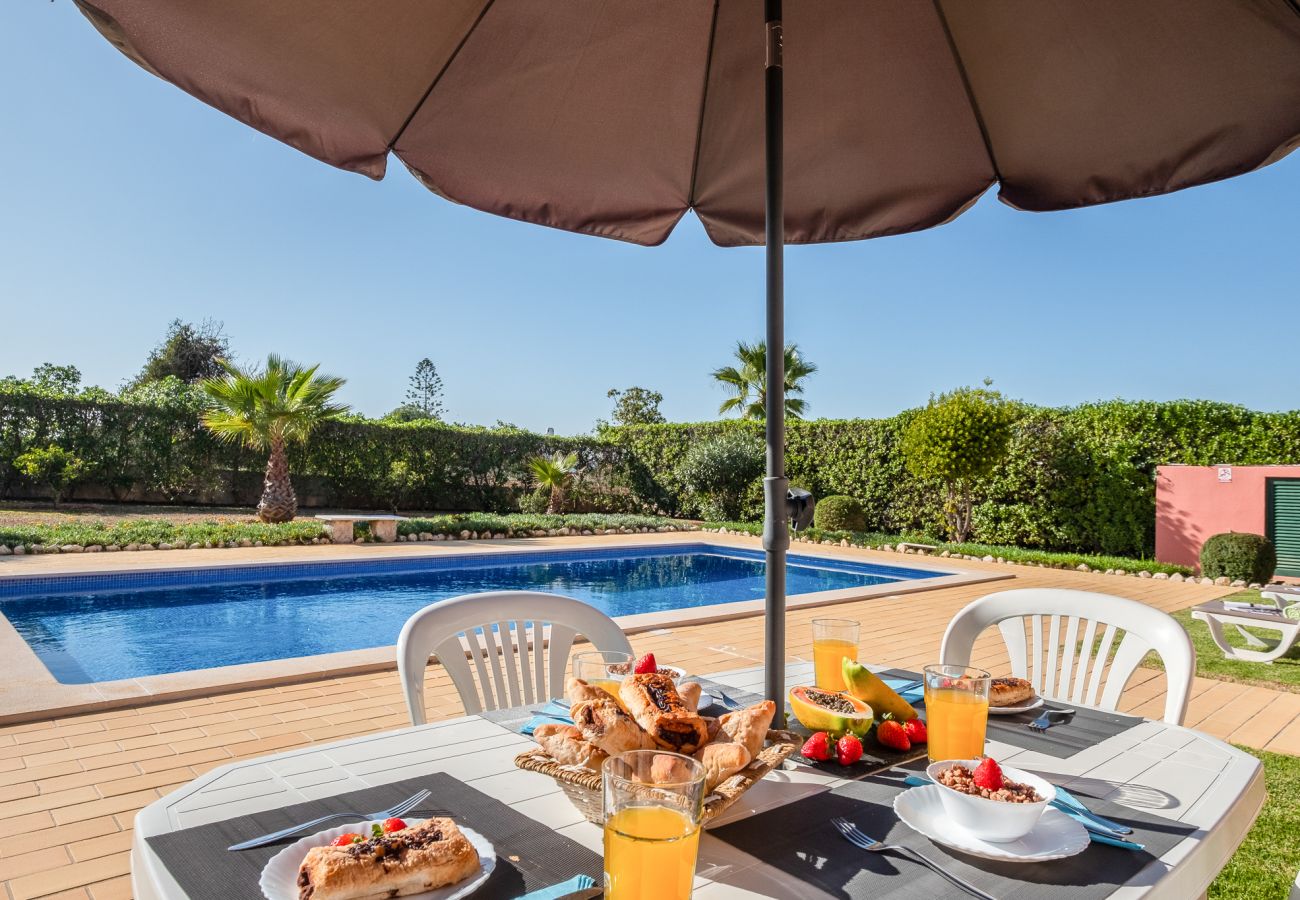 Villa in Carvoeiro - Villa with swimming pool to 2 km beach