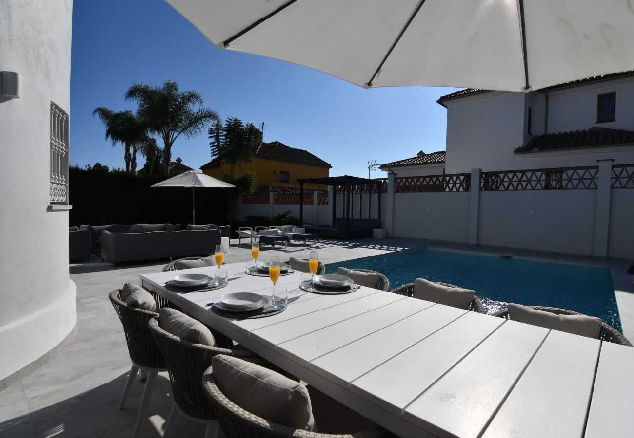 Villa in Marbella - Villa with swimming pool to 500 m beach