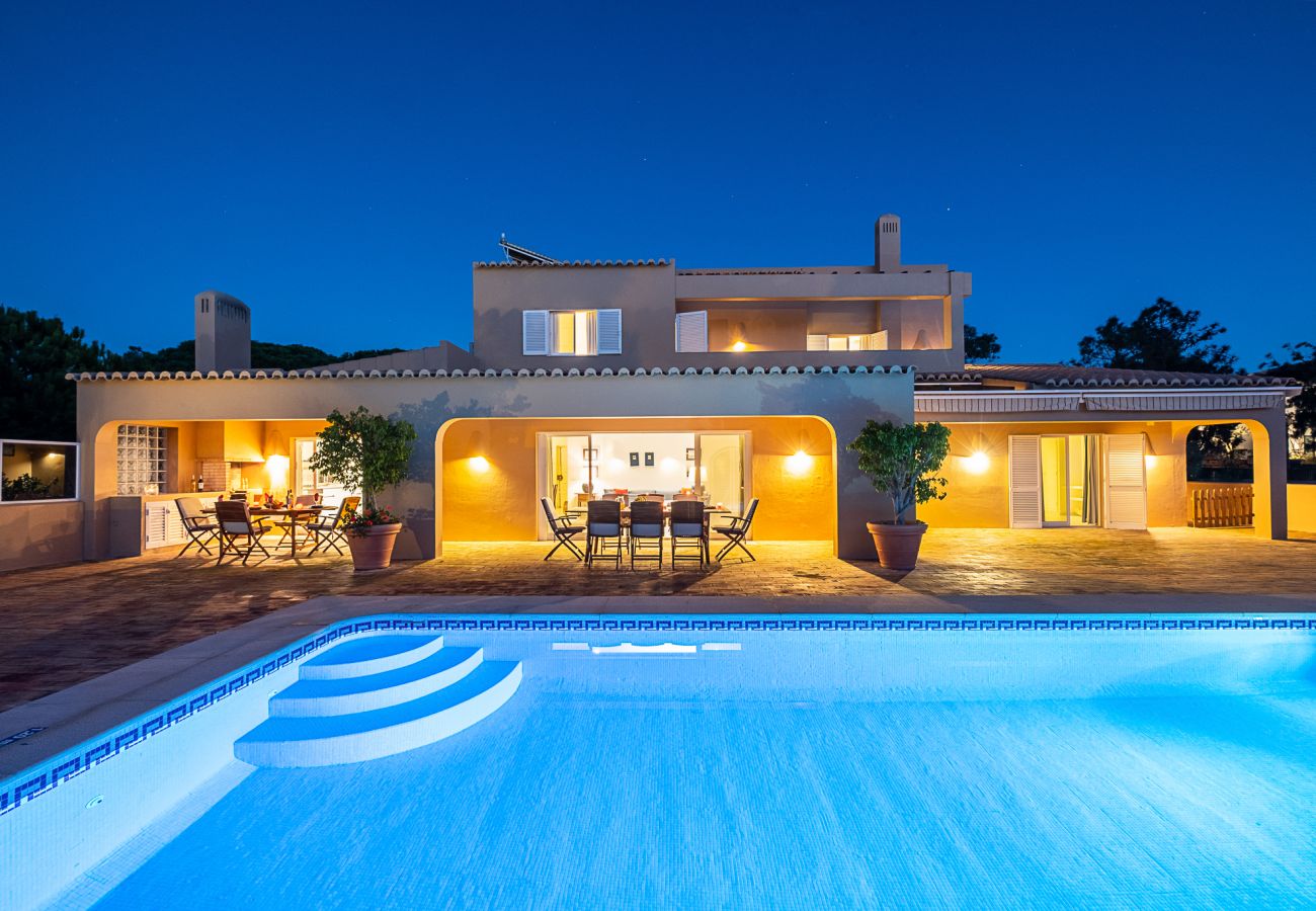 Villa in Albufeira - Villa of 5 bedrooms to 200 m beach