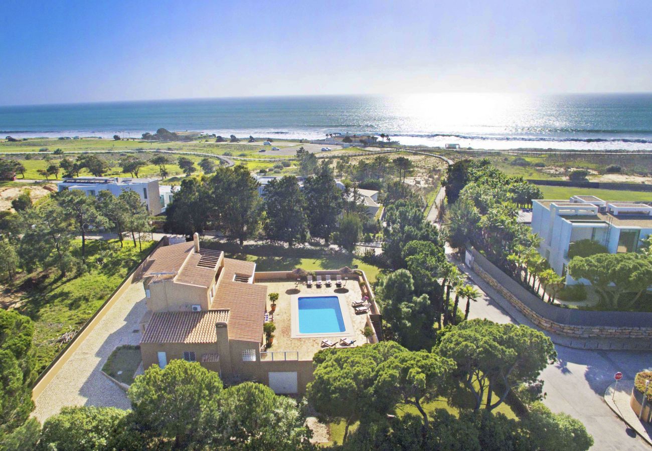 Villa in Albufeira - Villa of 5 bedrooms to 200 m beach