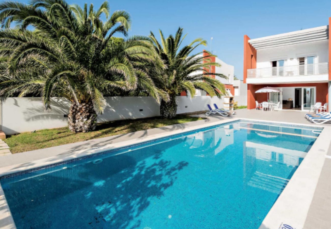 Villa in Cala´n Bosch - Villa of 3 bedrooms to 800 m beach