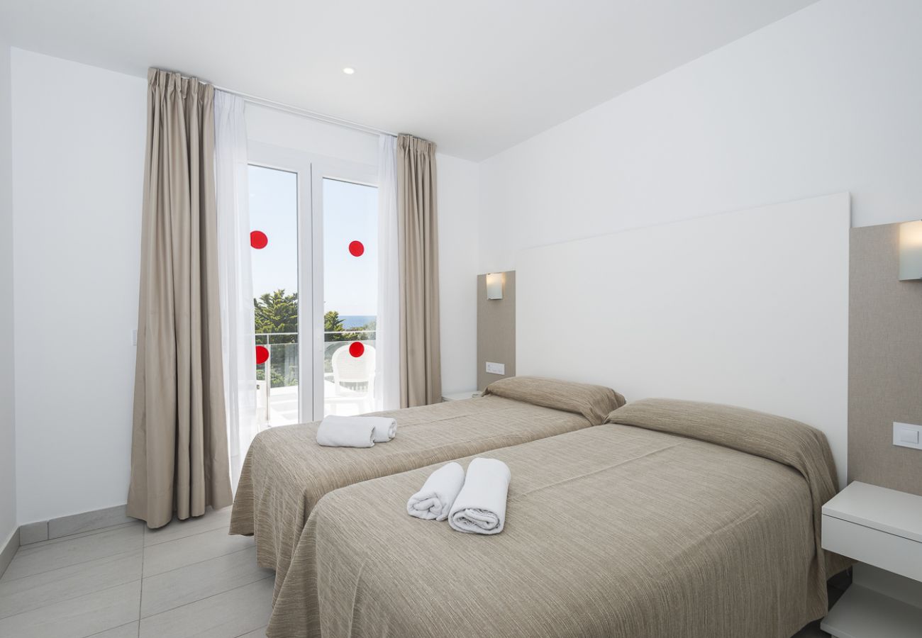 Villa in Cala´n Bosch - Villa of 3 bedrooms to 800 m beach