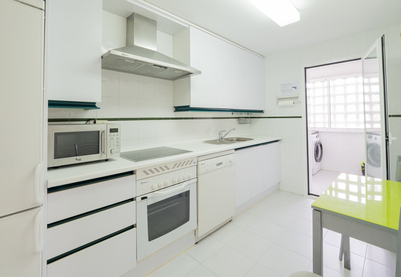 Kitchen of this apartment in Los Naranjos (Marbella)