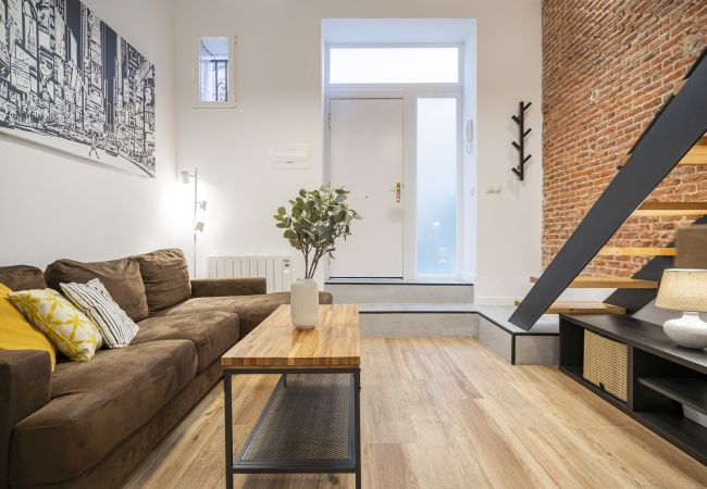 Apartment in Madrid - M (AMPE350) Apartamento dúplex con patio Apartment in Madrid - M (AMPE350) Apartamento dúplex con patio