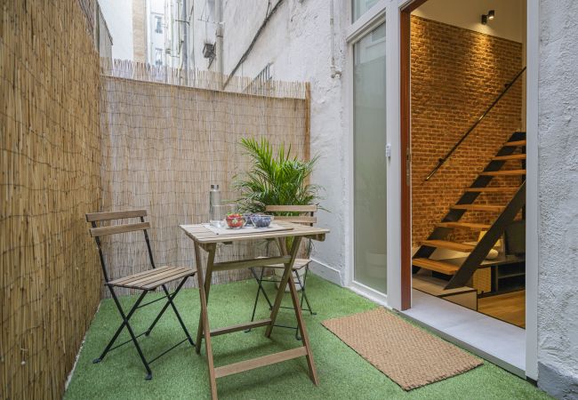 Apartment in Madrid - M (AMPE350) Apartamento dúplex con patio Apartment in Madrid - M (AMPE350) Apartamento dúplex con patio