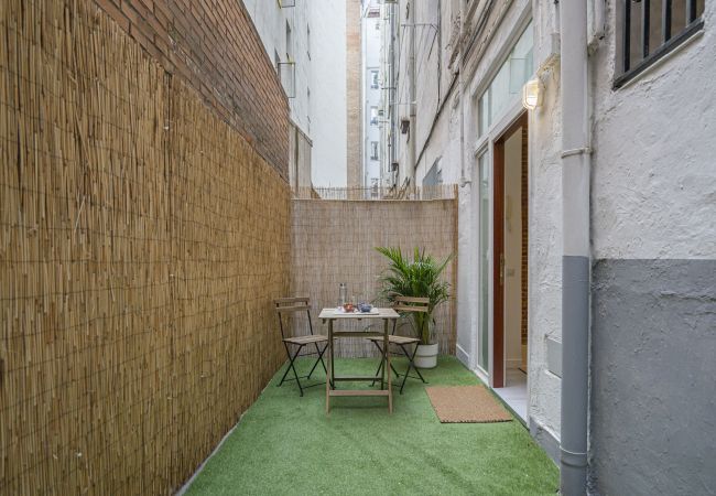 Apartment in Madrid - M (AMPE350) Apartamento dúplex con patio Apartment in Madrid - M (AMPE350) Apartamento dúplex con patio