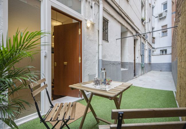Apartment in Madrid - M (AMPE350) Apartamento dúplex con patio Apartment in Madrid - M (AMPE350) Apartamento dúplex con patio