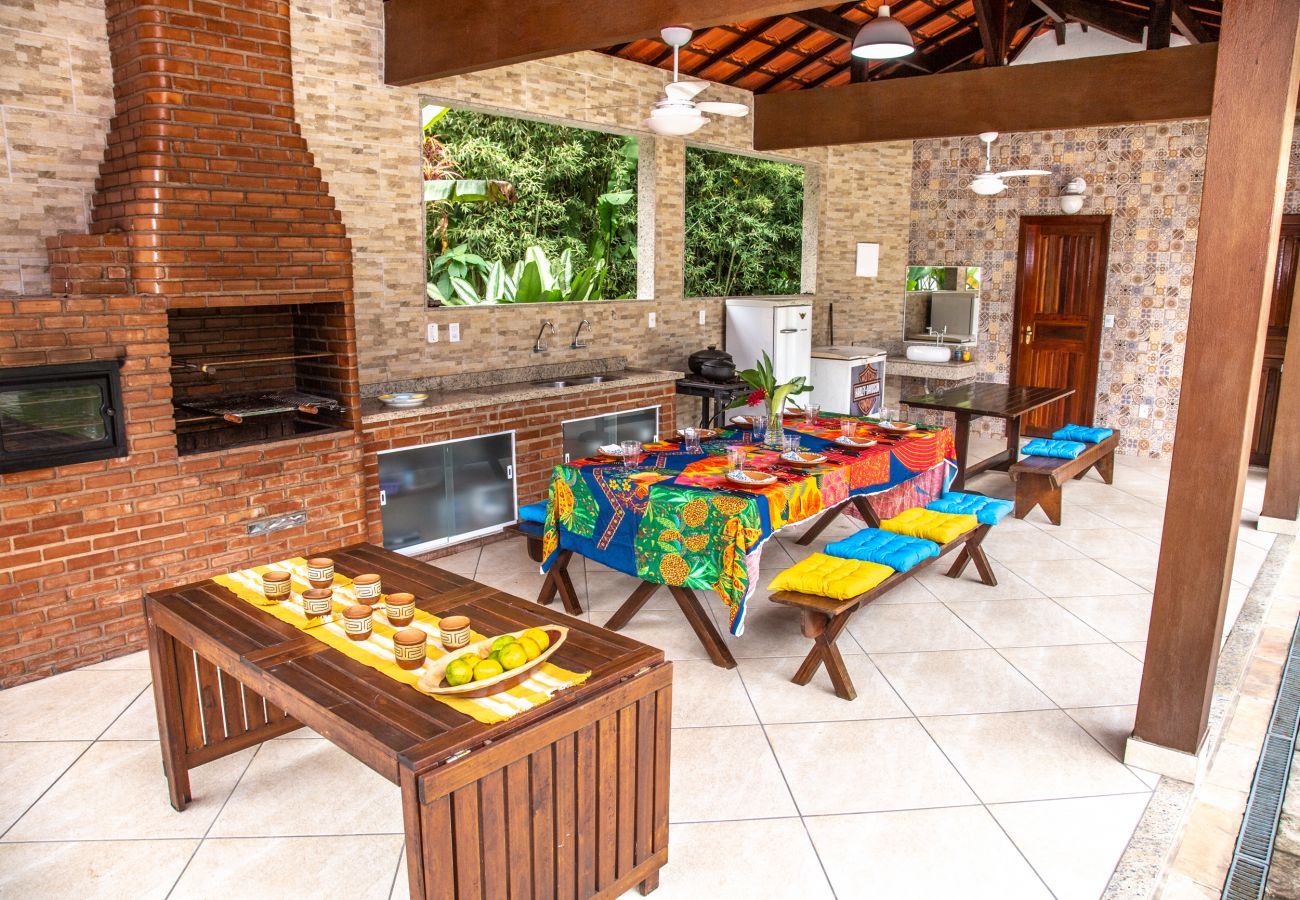 Large covered area with barbecue, wood stove and dining table