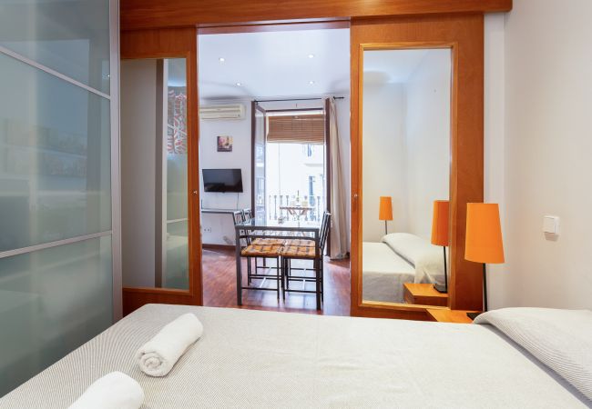 Apartment in Barcelona - TURO PARK, lovely apartment with balcony