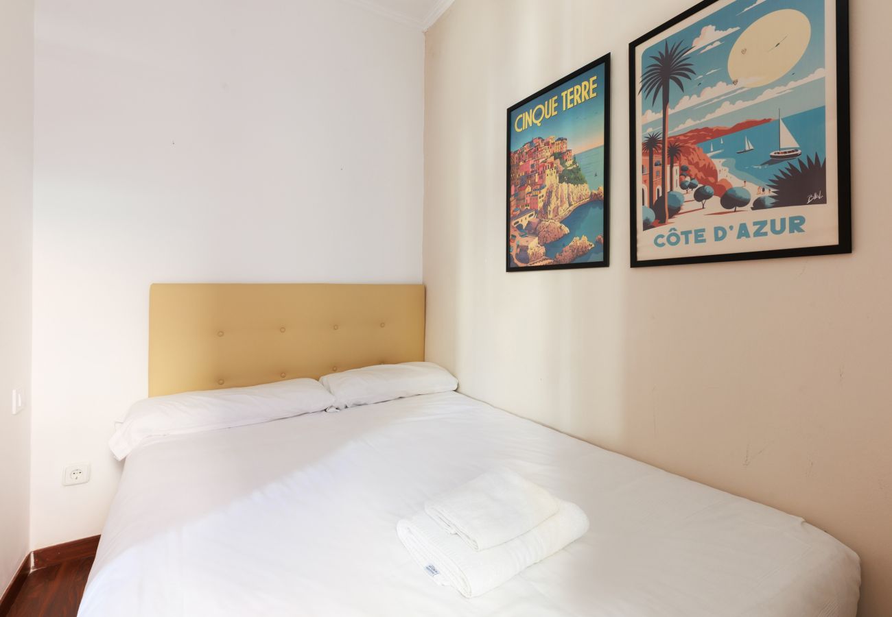 Apartment in Barcelona - TURO PARK, lovely apartment with balcony