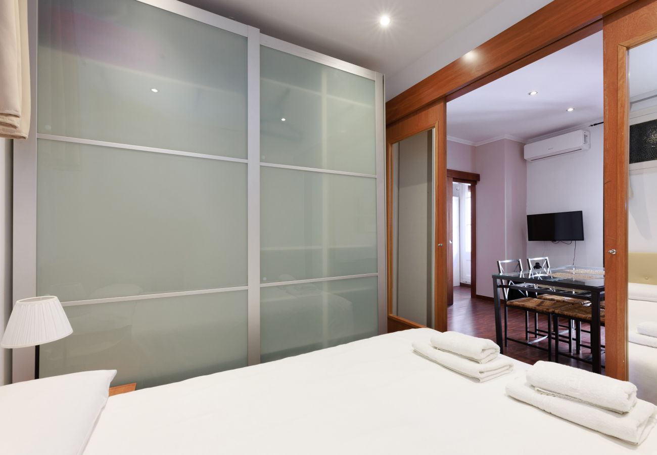 Apartment in Barcelona - TURO PARK, lovely apartment with balcony