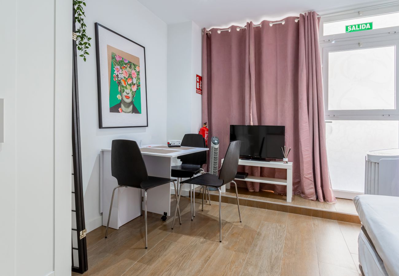 Studio in Madrid - Ground floor studio in Goya, Madrid