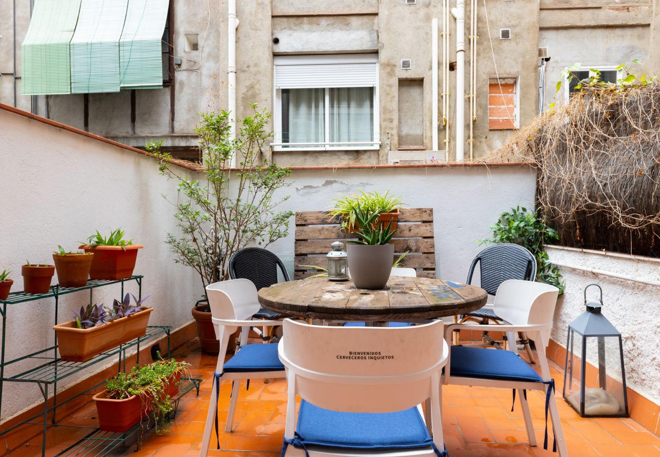 Apartment in Barcelona - PRIVATE TERRACE, 4 bedrooms, 2 bathrooms