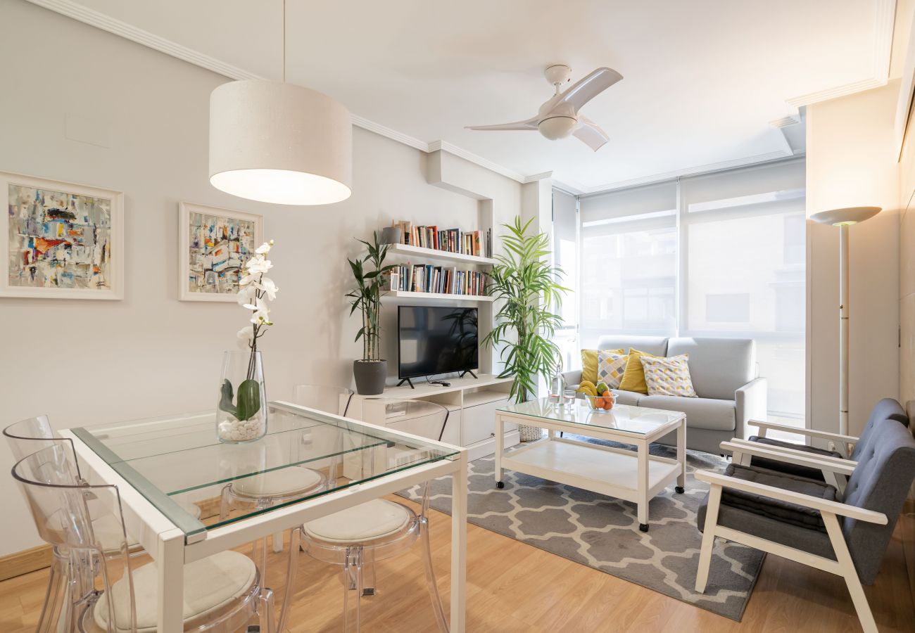 Apartment in Madrid - Lux apartment ISLAZUL gym+sauna M (EUR19)