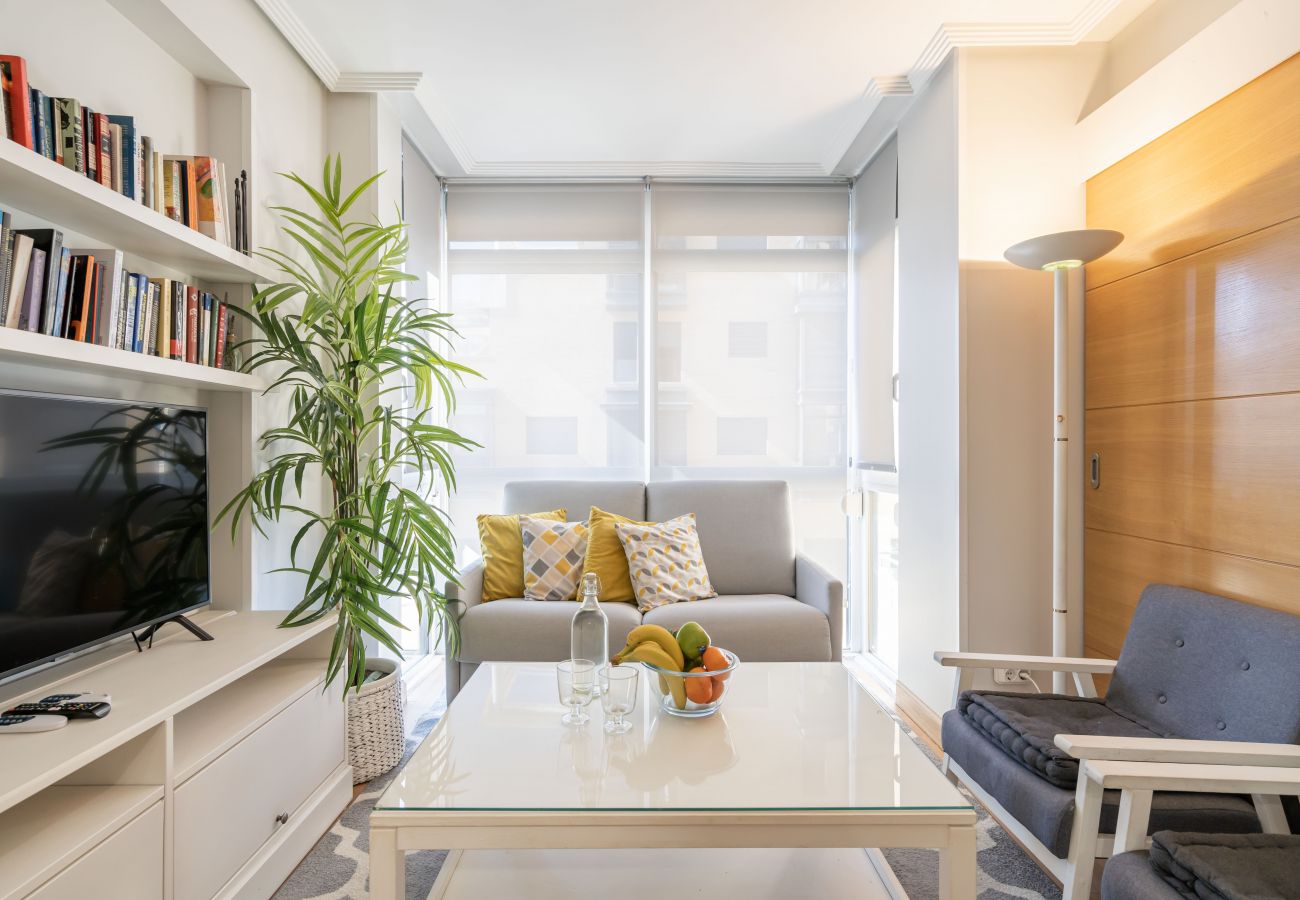 Apartment in Madrid - Lux apartment ISLAZUL gym+sauna M (EUR19)