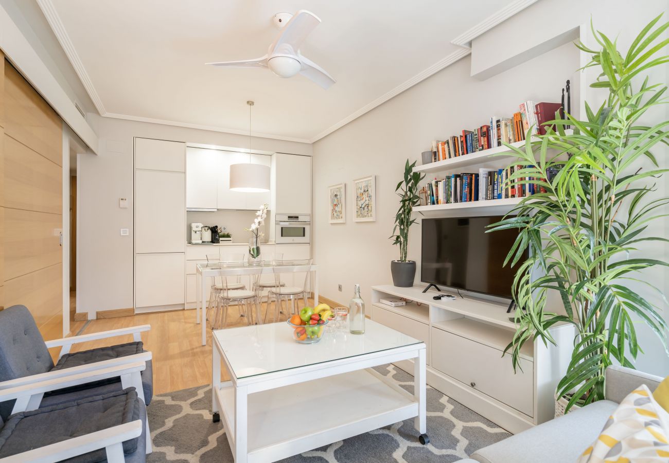 Apartment in Madrid - Lux apartment ISLAZUL gym+sauna M (EUR19)