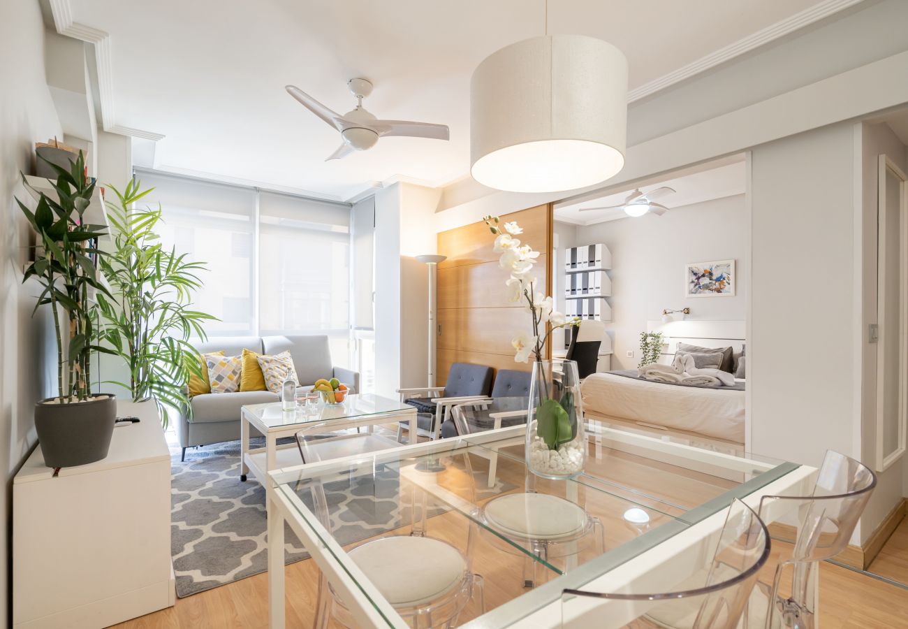 Apartment in Madrid - Lux apartment ISLAZUL gym+sauna M (EUR19)