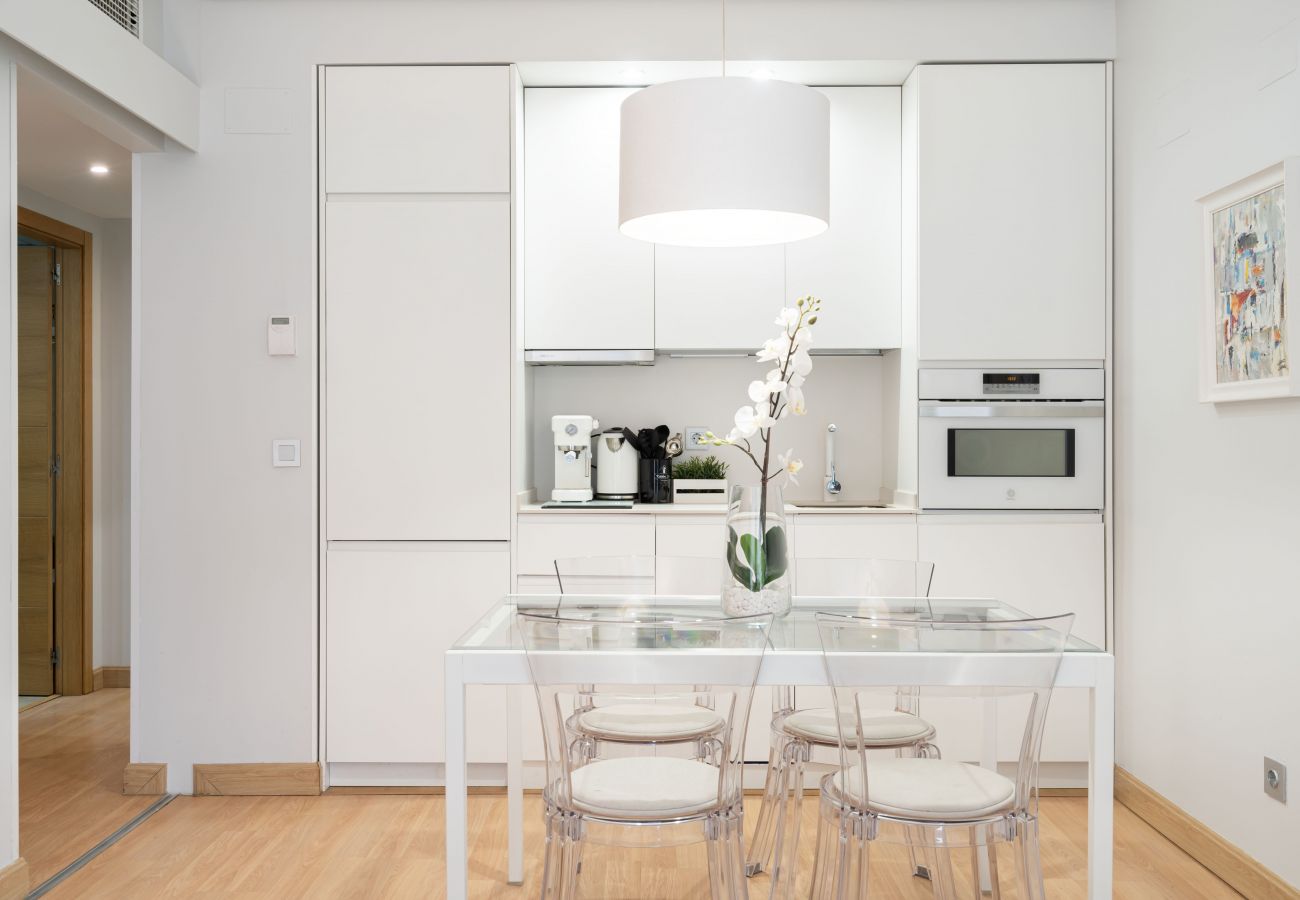 Apartment in Madrid - Lux apartment ISLAZUL gym+sauna M (EUR19)