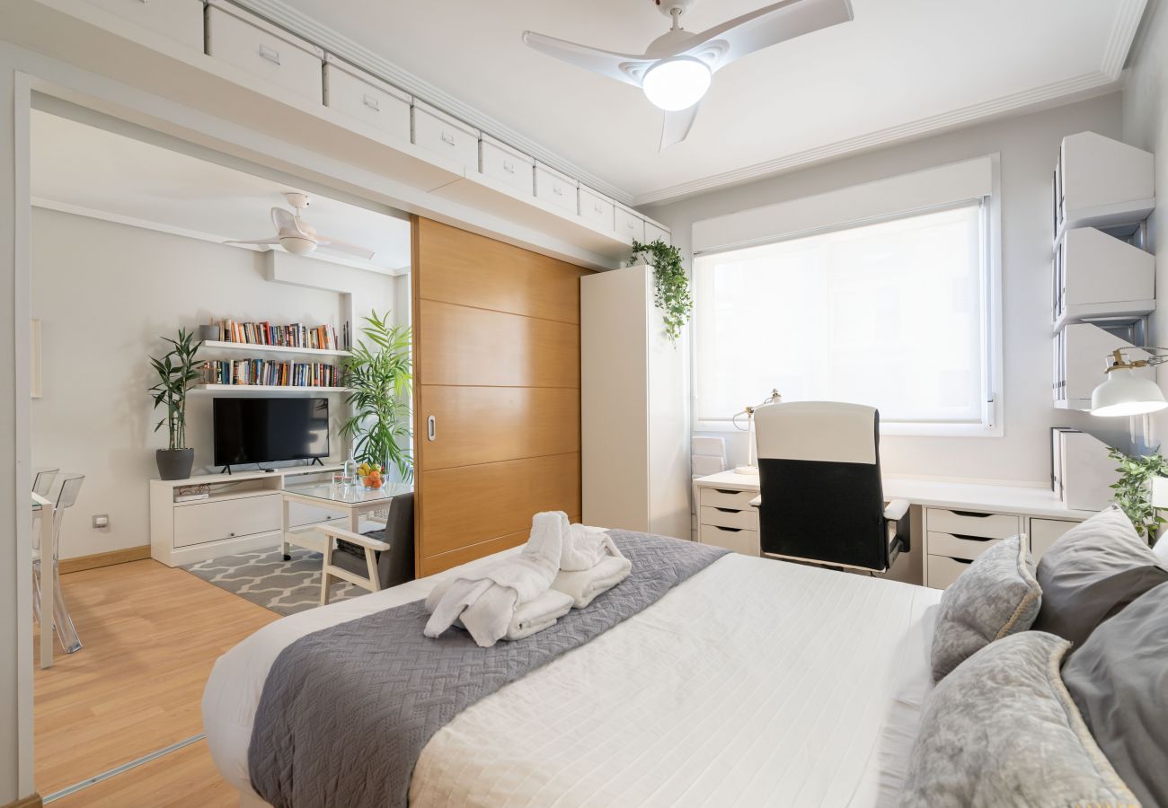 Apartment in Madrid - Lux apartment ISLAZUL gym+sauna M (EUR19)