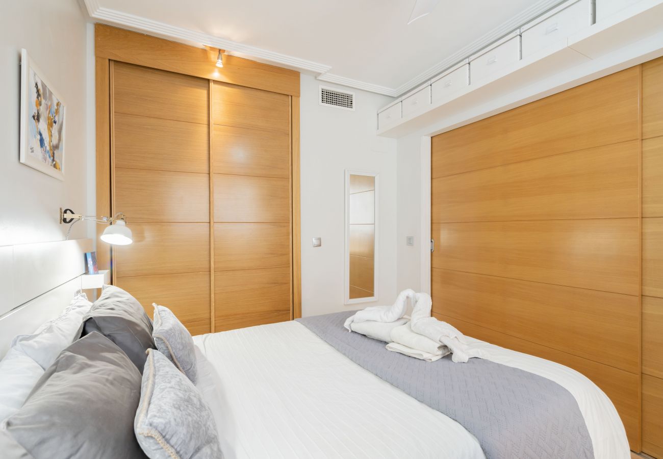 Apartment in Madrid - Lux apartment ISLAZUL gym+sauna M (EUR19)