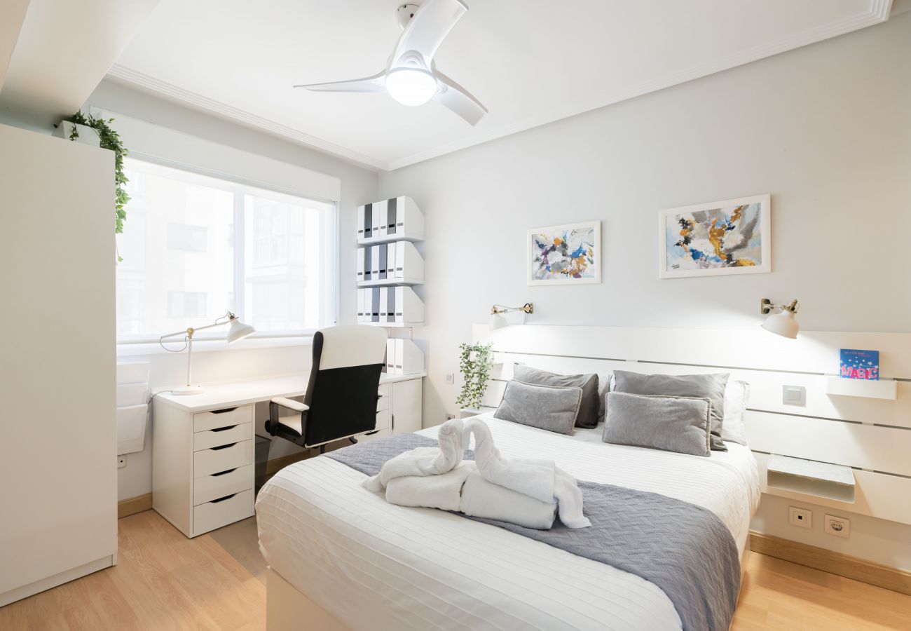 Apartment in Madrid - Lux apartment ISLAZUL gym+sauna M (EUR19)