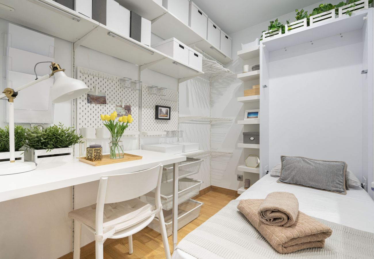 Apartment in Madrid - Lux apartment ISLAZUL gym+sauna M (EUR19)