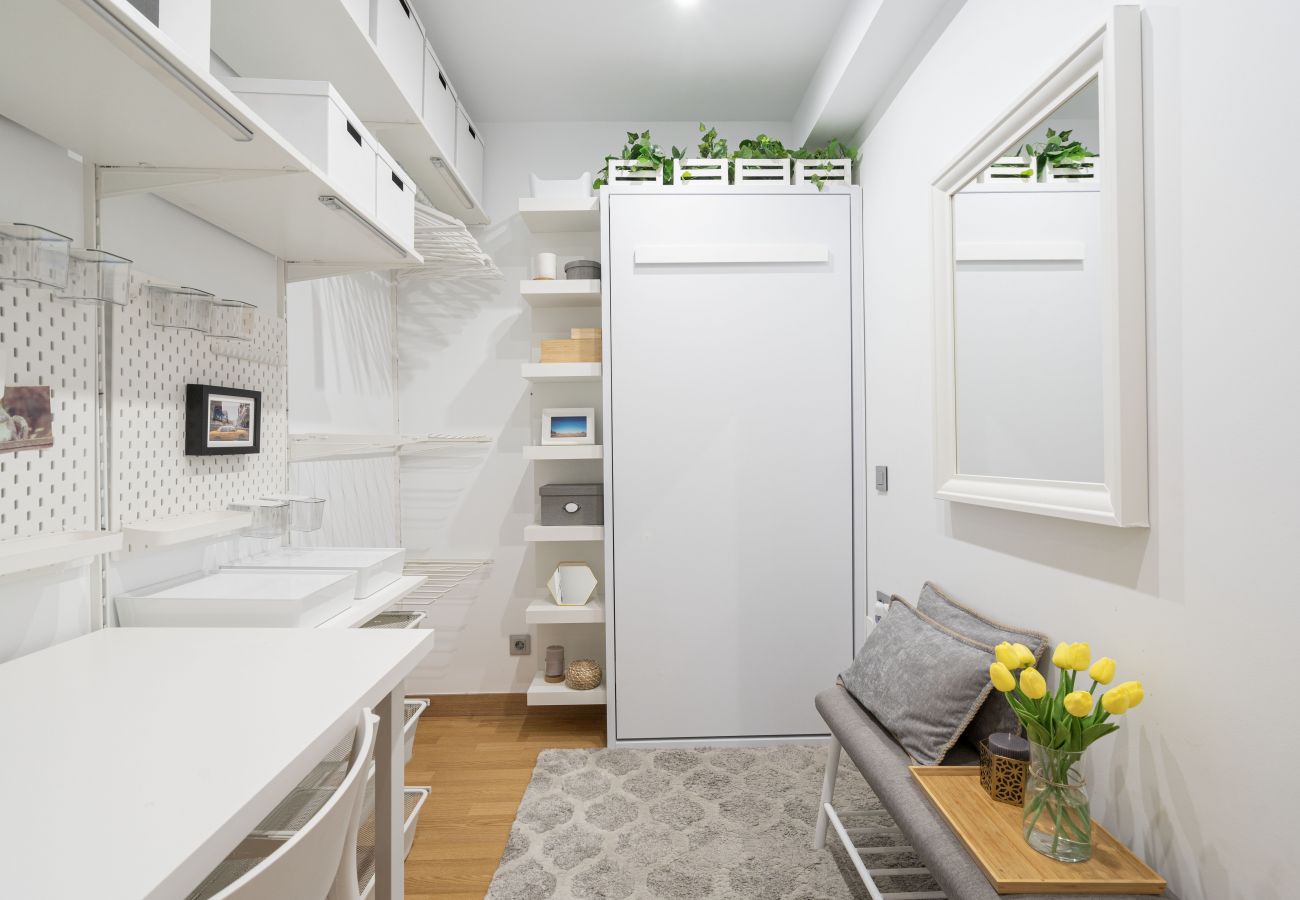 Apartment in Madrid - Lux apartment ISLAZUL gym+sauna M (EUR19)