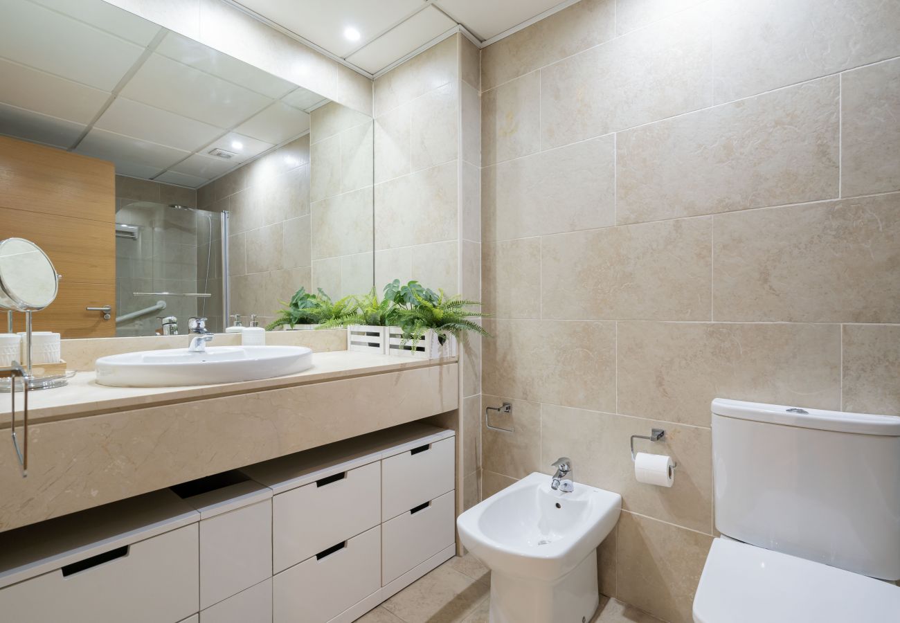 Apartment in Madrid - Lux apartment ISLAZUL gym+sauna M (EUR19)