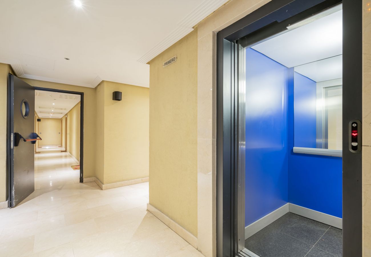 Apartment in Madrid - Lux apartment ISLAZUL gym+sauna M (EUR19)
